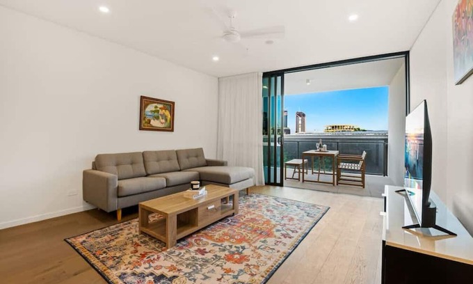 West End Wohnung | Excellent location Luxury 2BR apt w/carpark