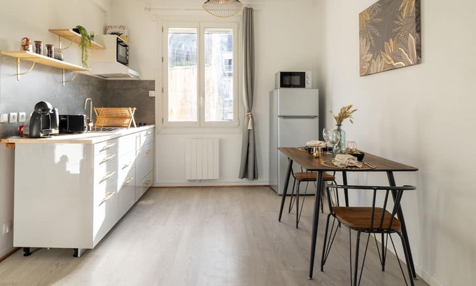 Cires-Les-Mello Wohnung | Le Yellow Vibe - A Deux pas de la Gare, Parking Privé Gratuit, Wi-fi Haut Débit