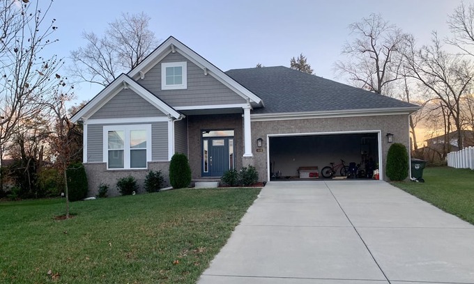 Jeffersontown Haus | New Construction Home! Super close to restaurants, breweries, parks.