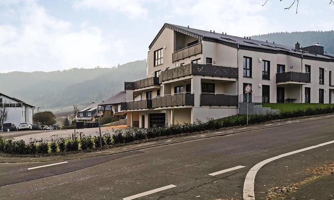 Mehring Wohnung | This modern vacation apartment not far from the Moselle welcomes you with a wonderful view of the co