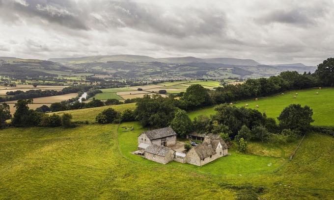 Westbrook Court Haus | Large 6 bedroom holiday home close to Hay on Wye - with incredible views