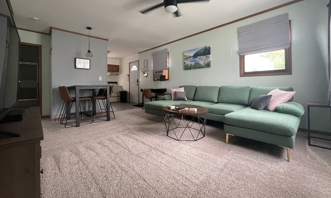 Houghton Lake Kabine | Centrally located and about 120 steps to shore. Dog Friendly!