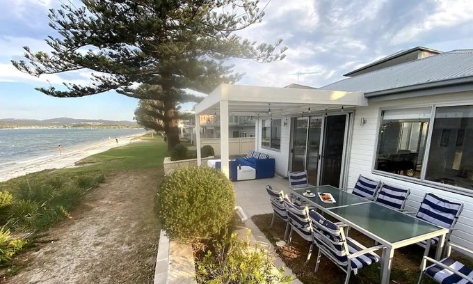 Salamander Bay Haus | Absolute Waterfront Beach House Foreshore Bliss on Salamander Bay