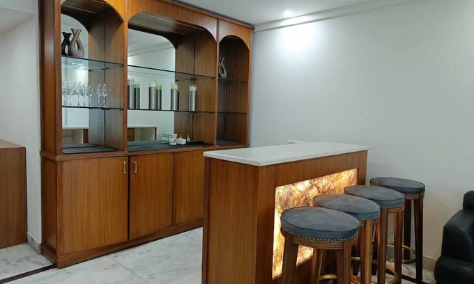 Delhi Wohnung | BnBBuddy Connaught Place Elegant 3 BHK+Study