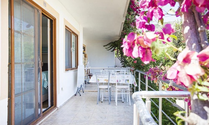 Palamutbuku Wohnung | House w Balcony and Garden 1 min to Beach in Datca