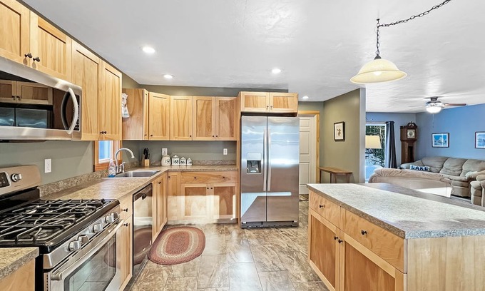 Monson Kabine | Sunset Point (Direct Snowmobile Trail Access!)