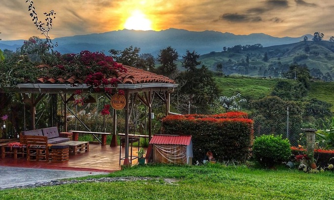 La Estrella Hütte | Casa Campestre , Sobre la vía a los Termales