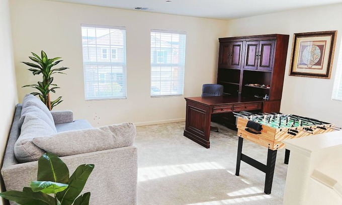 Pleasant Grove Haus | Luxury Roseville Family Party House