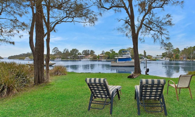 Dora Creek Haus | Dawn To Dusk River Retreat