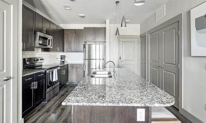 Denton Wohnung | Modern Apartment in Prime Location (ID9427X28)