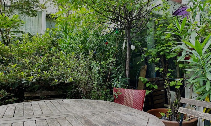 Quartier de la Folie-Mericourt Haus | AMAZING TOWNHOUSE WITH SHARED TREE-LINED COURTYARD