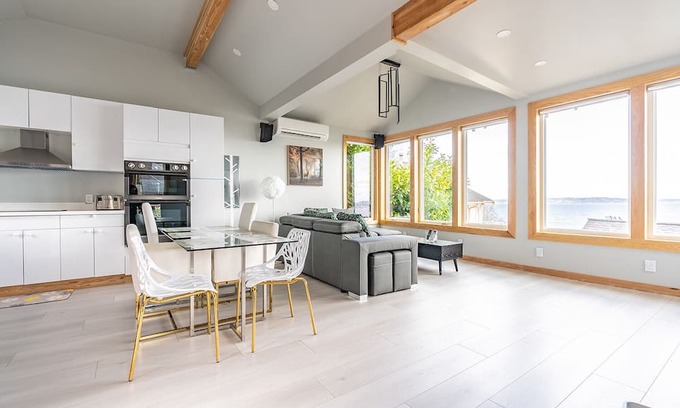 West Seattle Haus | Breathtaking View of the Puget Sound , 5 min walk to Alki Beach, Newly Built