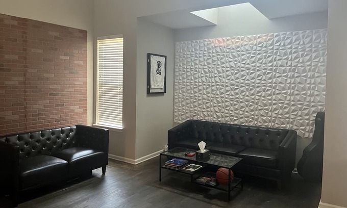 Lindbergh Haus | Modern 2BR Loft in Trendy Buckhead - Urban Retreat, 2 Baths