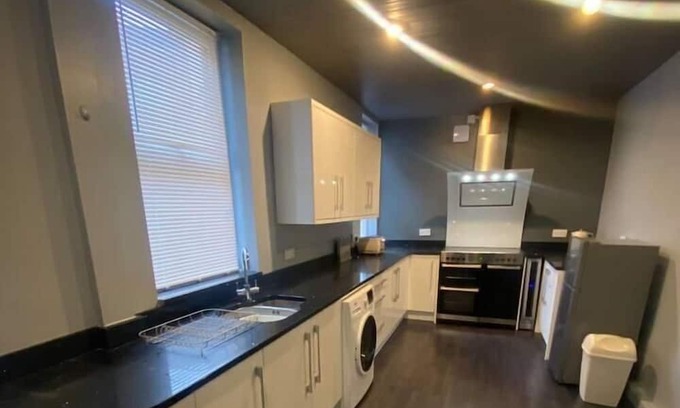 Preston Haus | Beautiful 3-Bed House in Preston