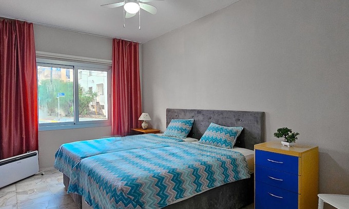 Zeytinlik Wohnung | Sleek Flat w Balcony 3 min to Coast in Kyrenia