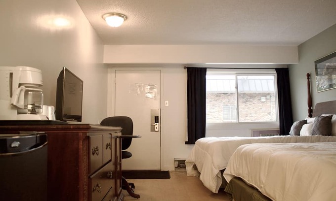 Saskatoon Downtown Haus | Cozy Standard Double Suites