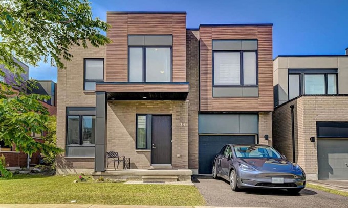 Downsview Haus | Downsview Park Private Bedroom C