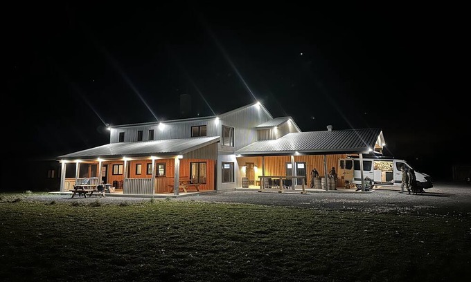 Sainte-Seraphine Kabine | Le Lodge Vous Offre une Expérience Paisible et Immersive en Zone Agricole