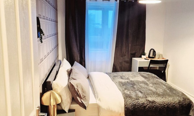 Sutton Central Wohnung | Relaxing Spacious Brunswick Rooms in Sutton
