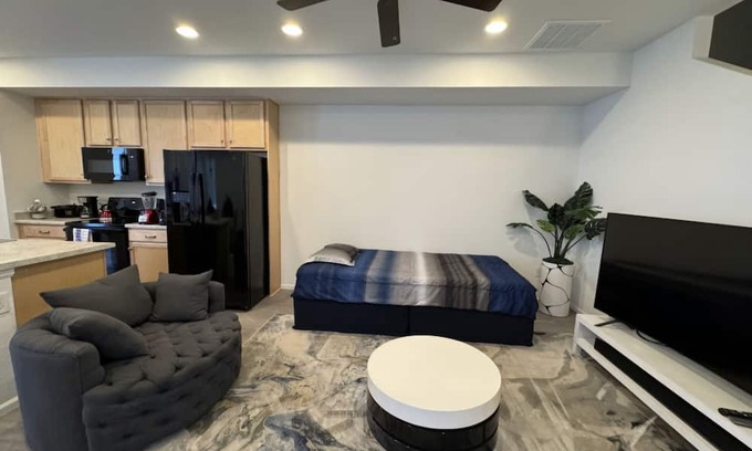 Aurora Haus | New built bright, cozy & stylish 3br place with garage