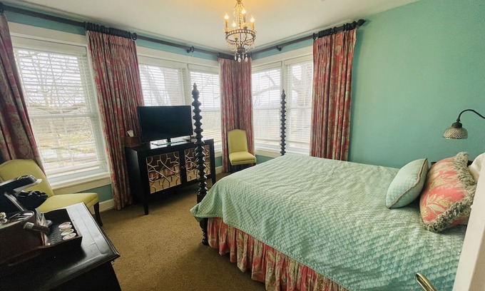 Clemmons Wohnung | Oak Tree Room queen - Non- Smoking- No Pet