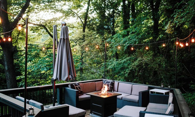 Clayton Haus | One of a Kind Stunning Lodge for 10 -Walk downtown+pool+hot tub+fire place