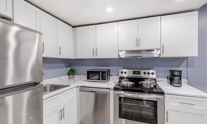 Towson Wohnung | Heart of Towson *Parking*Gym*Pool*Gym*Smart TV