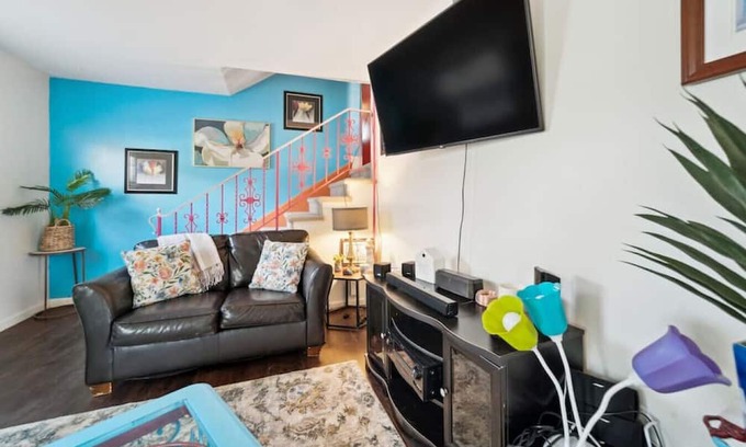 Mayfield Heights Haus | Colorful and Charming 3b 1b