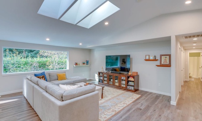 Sudden Valley Haus | Charming Bellingham Home: Backyard, Walk to Beach!