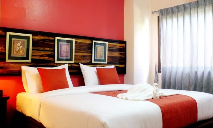 Mae Ram Phueng Haus | The best 3-star hotel in Bang Saphan located right next to Mae Ram Phueng Beach