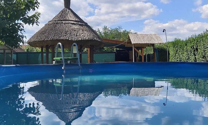 Tiszafured Haus | Holiday home with outdoor pool and WiFi