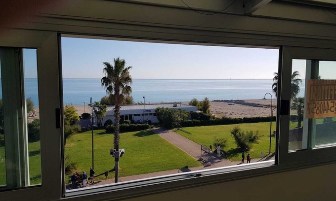 Porto Sant'Elpidio Haus | Holiday Home 'Porto Sant' Elpidio 1' with Sea View, Private Terrace and Air Conditioning