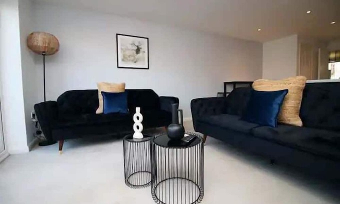 Magor Haus | Seymour Way (Stunning 4 bed with FREE parking)