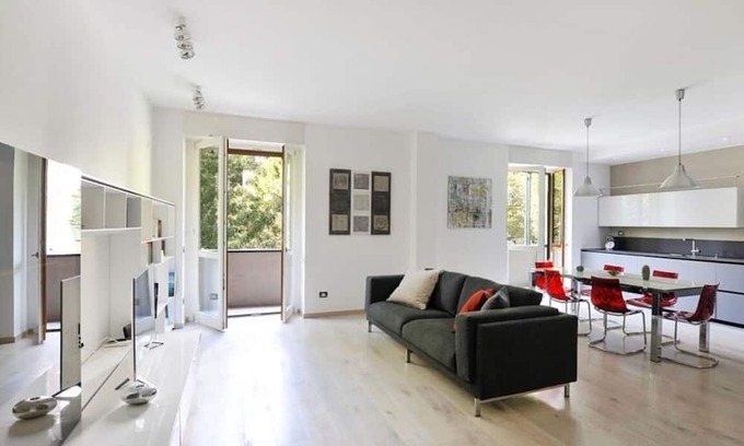 Tre Torri Wohnung | Apartment in Milan with 3 bedrooms sleeps 6