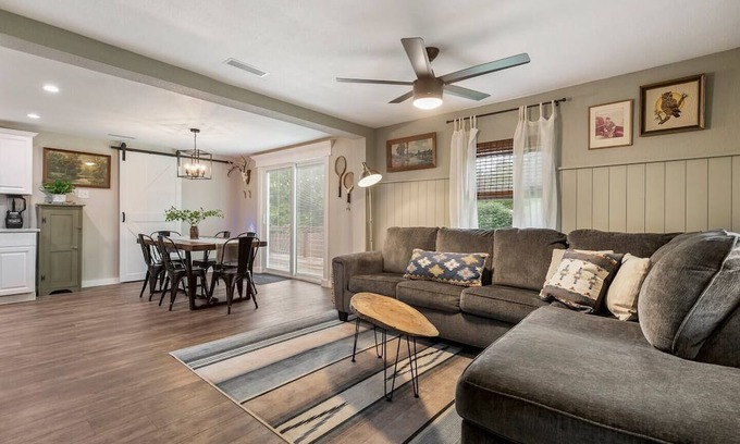 Rogers Haus | Cozy house near Beaver Lake & Hobbs State Park