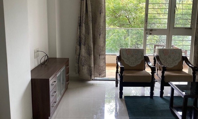 Pune Wohnung | Secluded 2BHK in Prime Central Pune :Your Second home