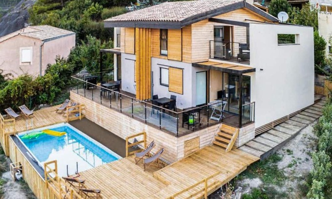 Marcoux Haus | This beautiful and modern vacation home welcomes you with a breathtaking mountain view.