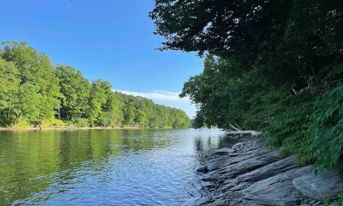 Mt. Bethel Kabine | Cozy Chalet with Cabin Vibes overlooking Delaware River. Hot Tub!