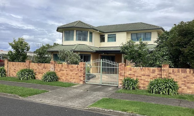 Whakatane Haus | The Palms.