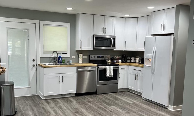 Wooded Estates Haus | Spacious home in walking distance to Notre Dame University