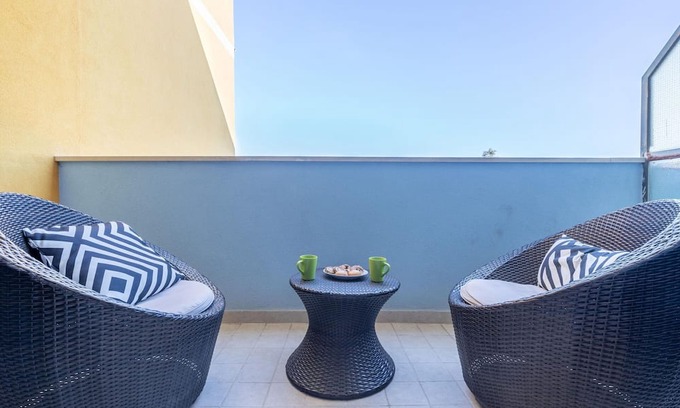 Villa Musone Wohnung | Cosy apartment for 4 people with WIFI, A/C, TV, terrace, pets allowed, panoramic view and parking