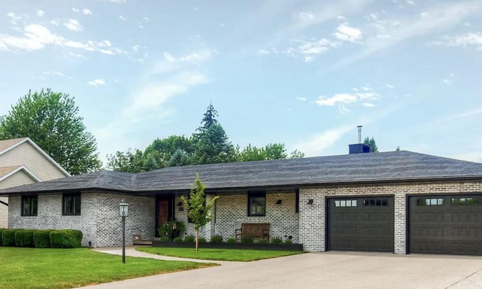 Boone Haus | Updated 5 Bedroom Ranch 7 minutes from Seven Oaks, 15 minutes from ISU Campus