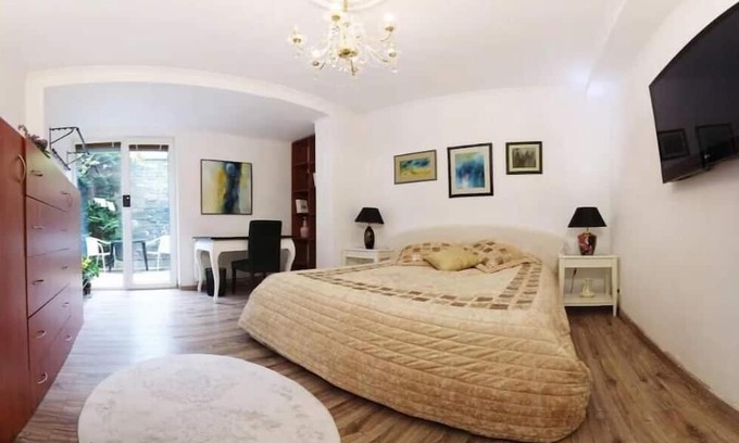 Tuchomerice Wohnung | Cozy Studio with Garden