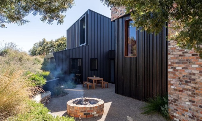 Trevallyn Haus | Haven in the Heights Luxe Design and Sprawling Views