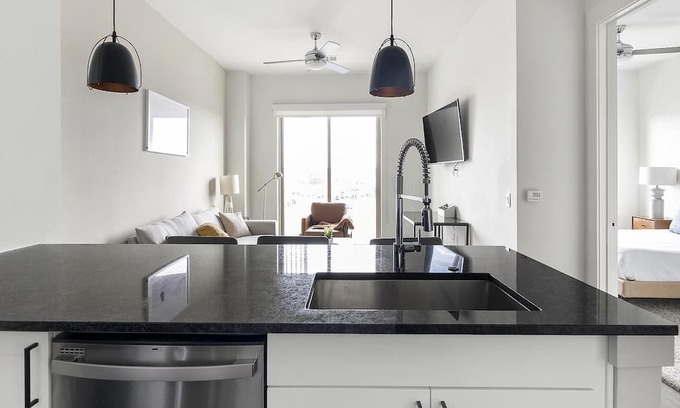 North Loop Wohnung | Modern Apartment in Prime Location (ID8890X22)