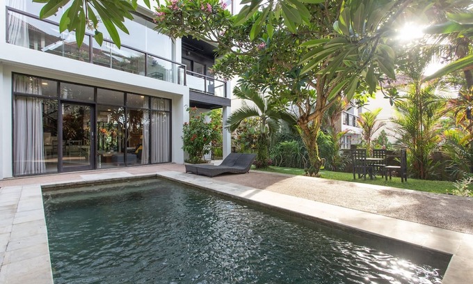 Suraberata Villa | Surf House Santai near the Ocean with Private Pool & 2-Bedrooms