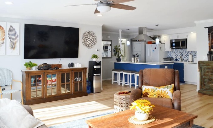 Fort Wayne Haus | Cozy Open Concept Renovated Townhome