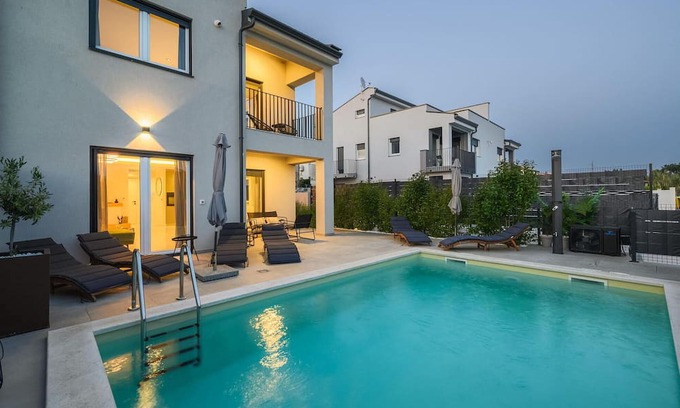 Nova Vas Haus | Attractive villa Diva with swimming pool lies near Porec and the sea.