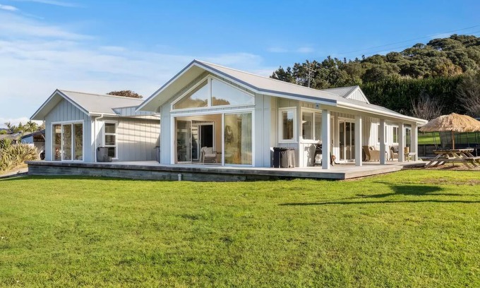 Whiritoa Haus | Hosts on the Coast - Hauturu Hideaway