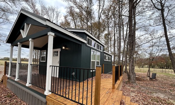 Athens Kabine | Tiny home nestled in the woods